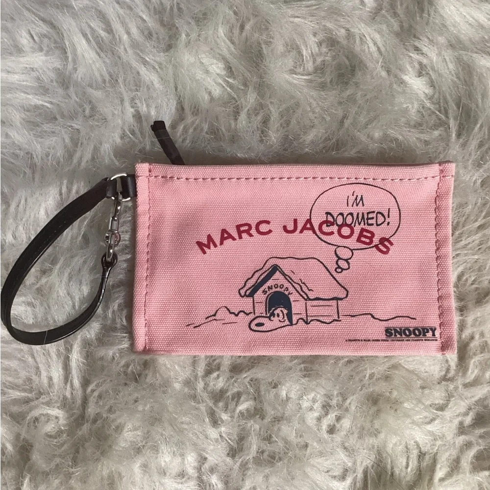 Marc Jacob’s x Peanuts Snoopy Pink Canvas Graphic Print Pouch Wristlet E…